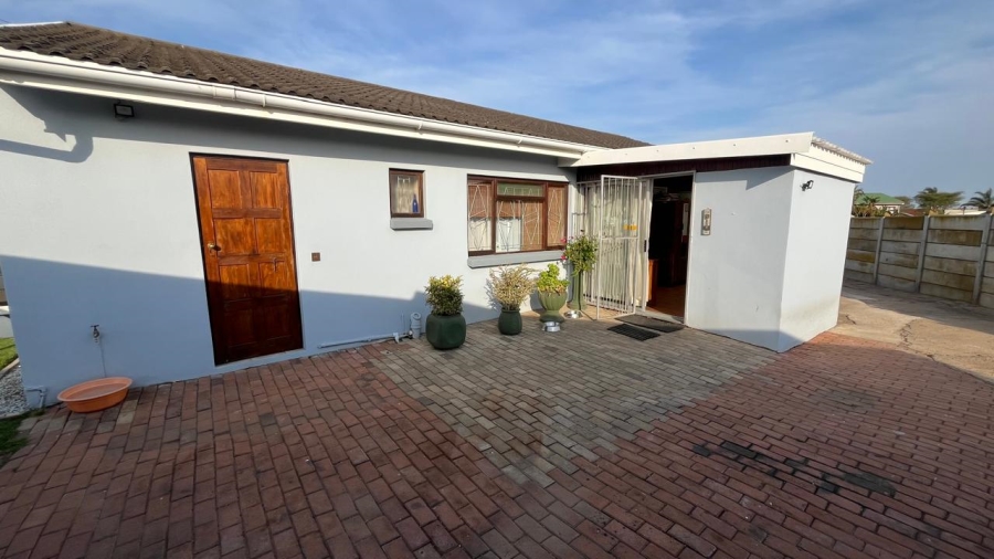 2 Bedroom Property for Sale in Wavecrest Eastern Cape